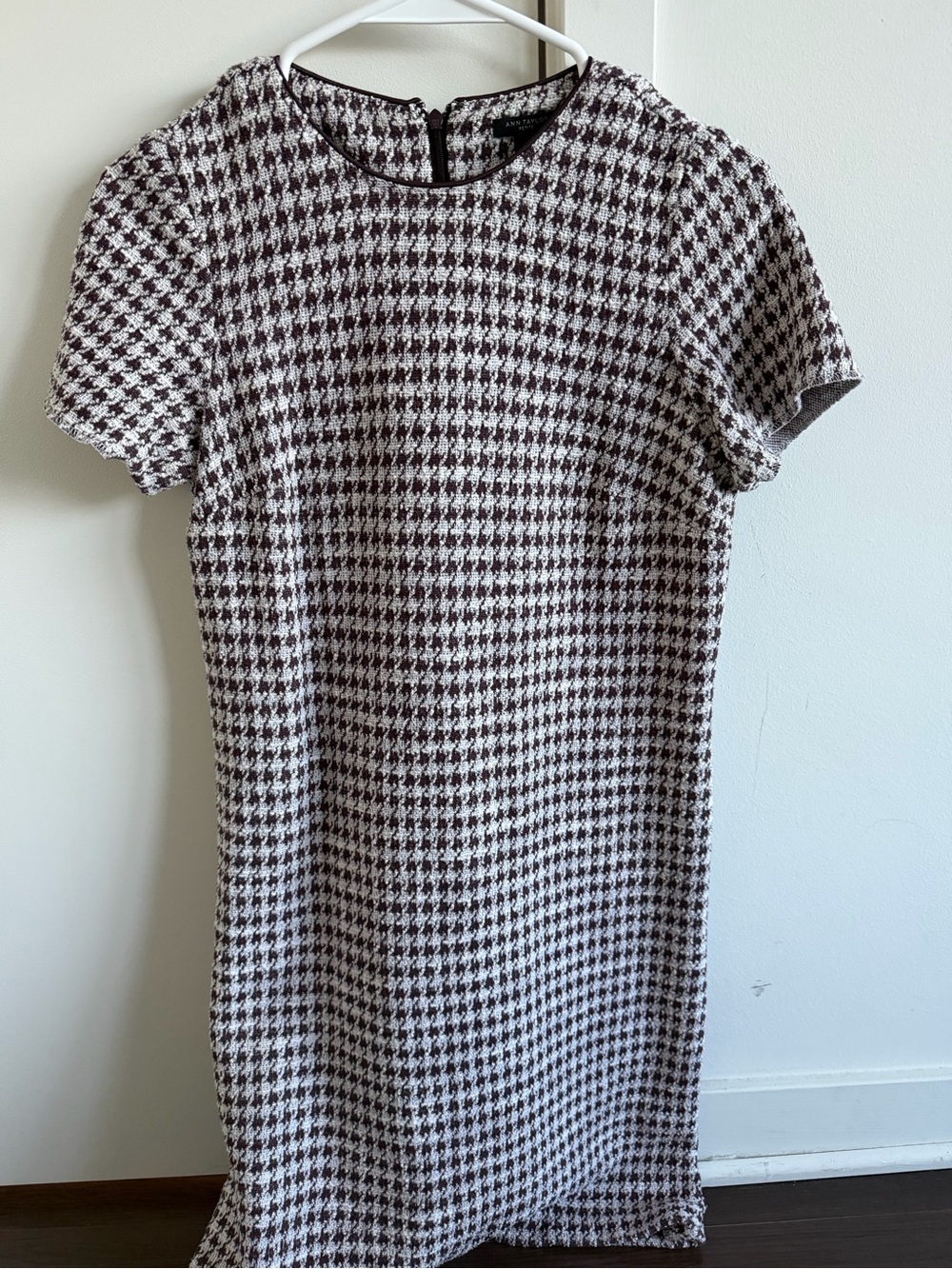Anne Taylor Houndstooth Short-Sleeve Shift Dress